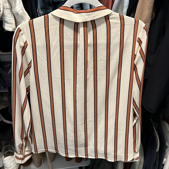 All in Favor S cream and rust striped twist-bottom blouse - Picture 2 of 2